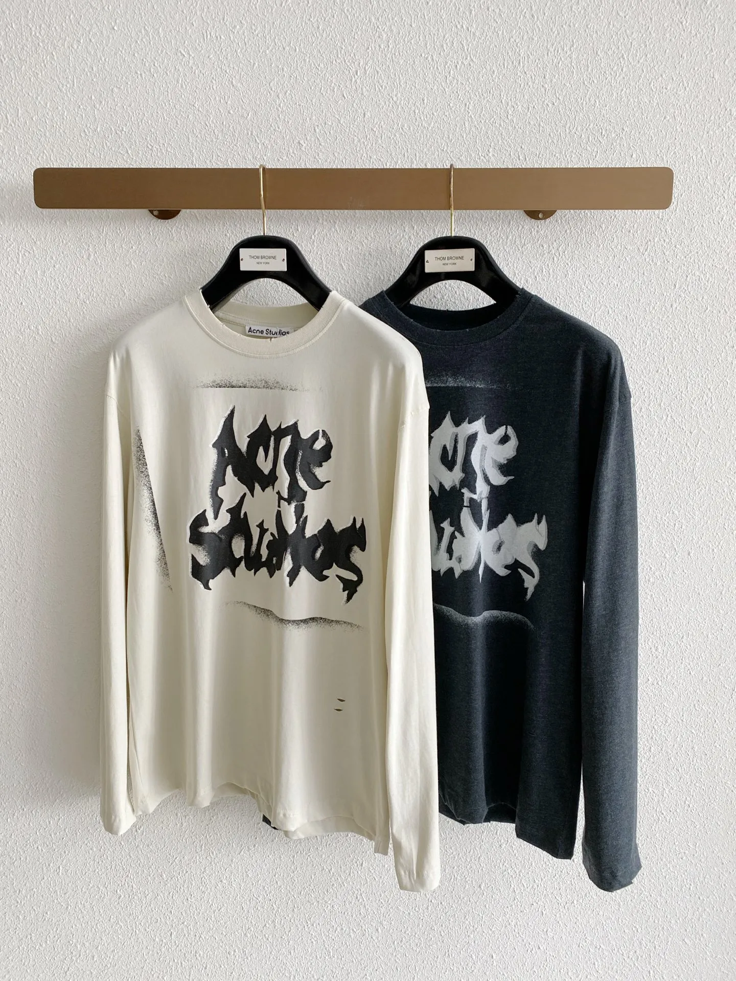🌟26 Acne Studios spray-painted Gothic letters distressed long-sleeve size S M L